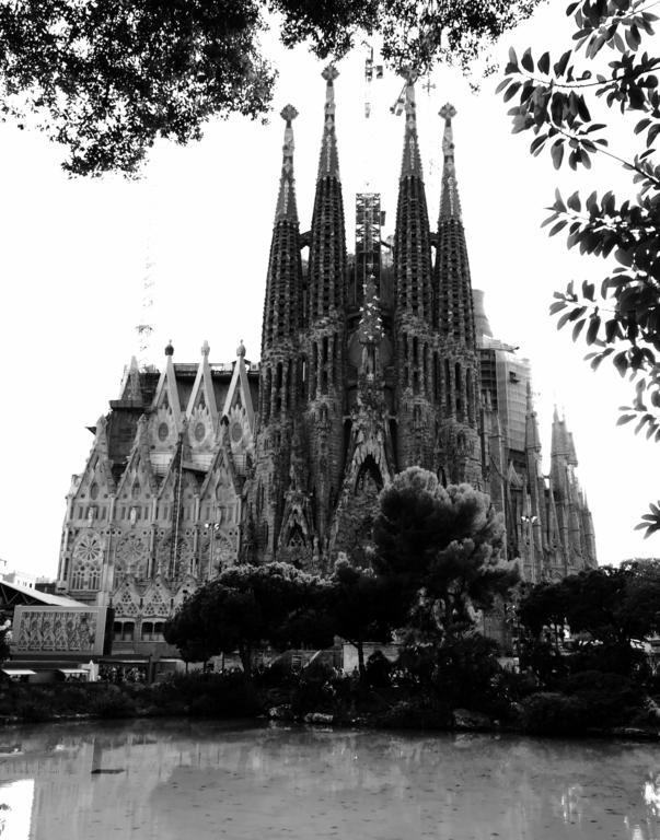 Apartments Barcelona Sagrada Стая снимка