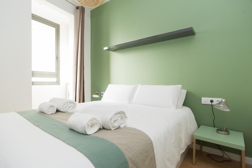 Apartments Barcelona Sagrada Стая снимка