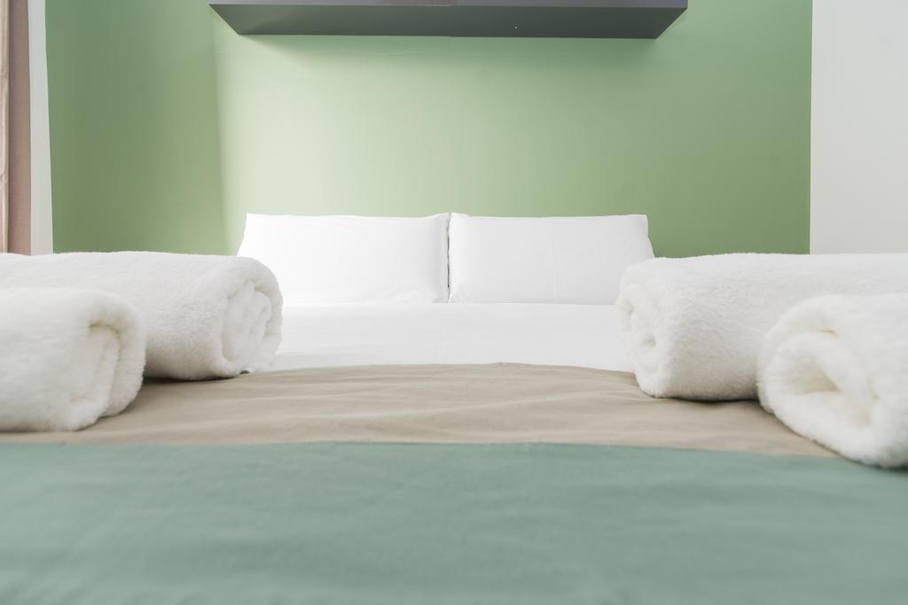 Apartments Barcelona Sagrada Стая снимка