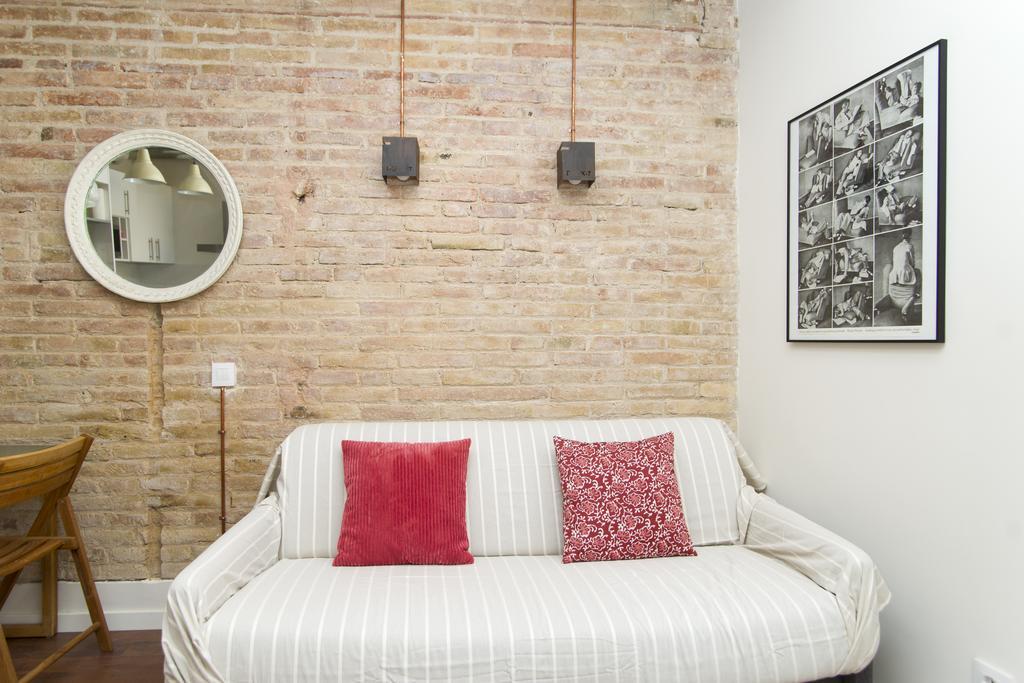Apartments Barcelona Sagrada Стая снимка