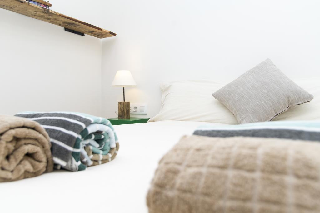 Apartments Barcelona Sagrada Стая снимка