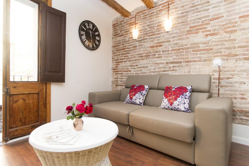 Apartments Barcelona Sagrada Стая снимка