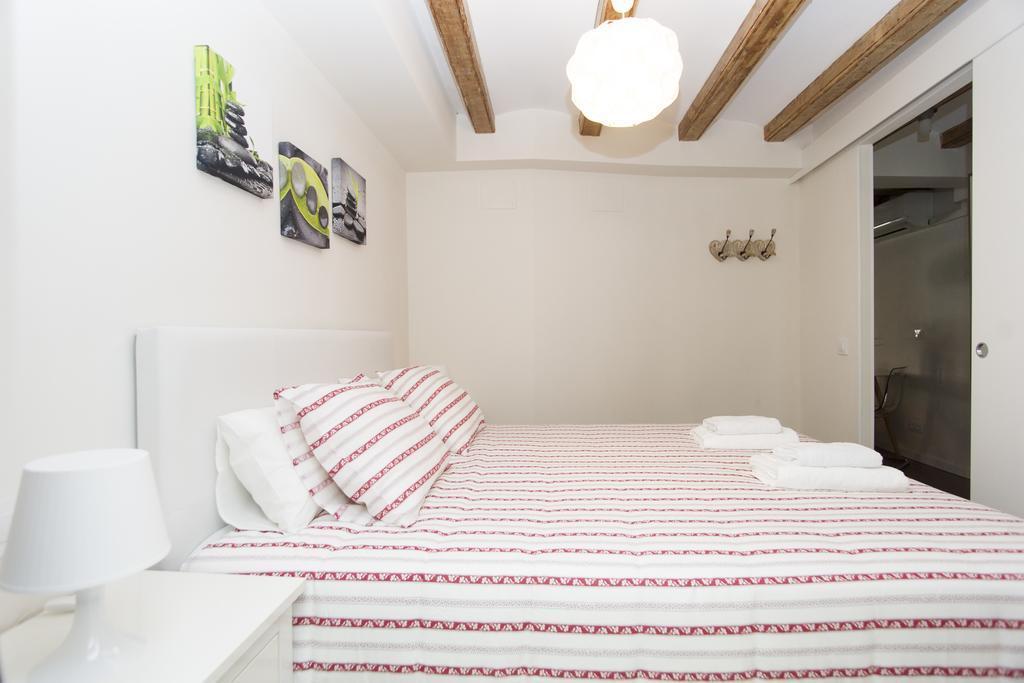 Apartments Barcelona Sagrada Стая снимка