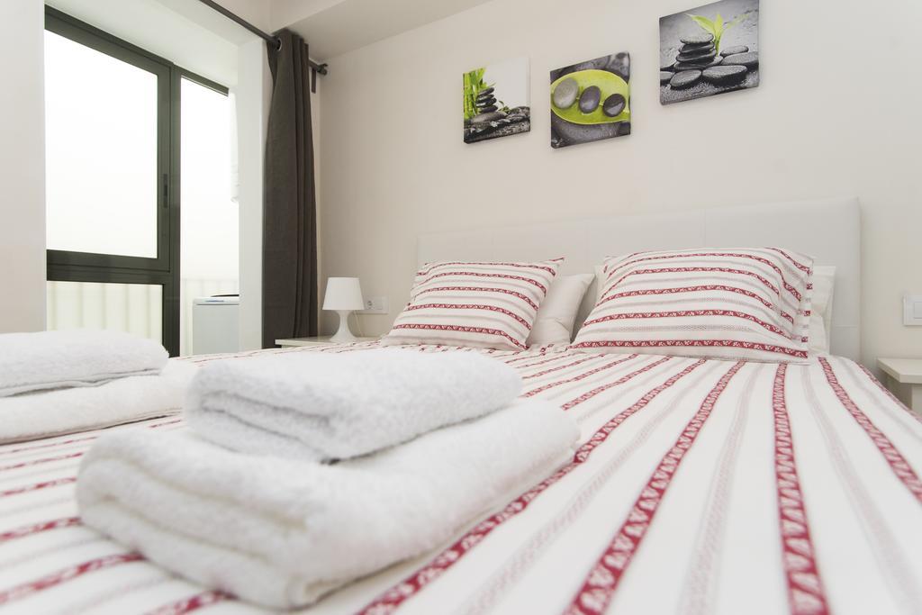 Apartments Barcelona Sagrada Стая снимка