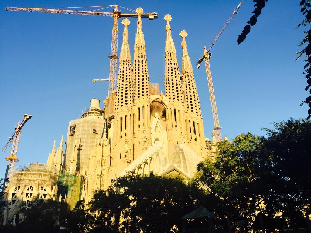 Apartments Barcelona Sagrada Стая снимка